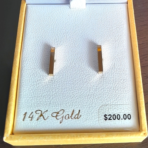 Kohl's Jewelry - SOLD! 14k Gold Minimalist Studs
